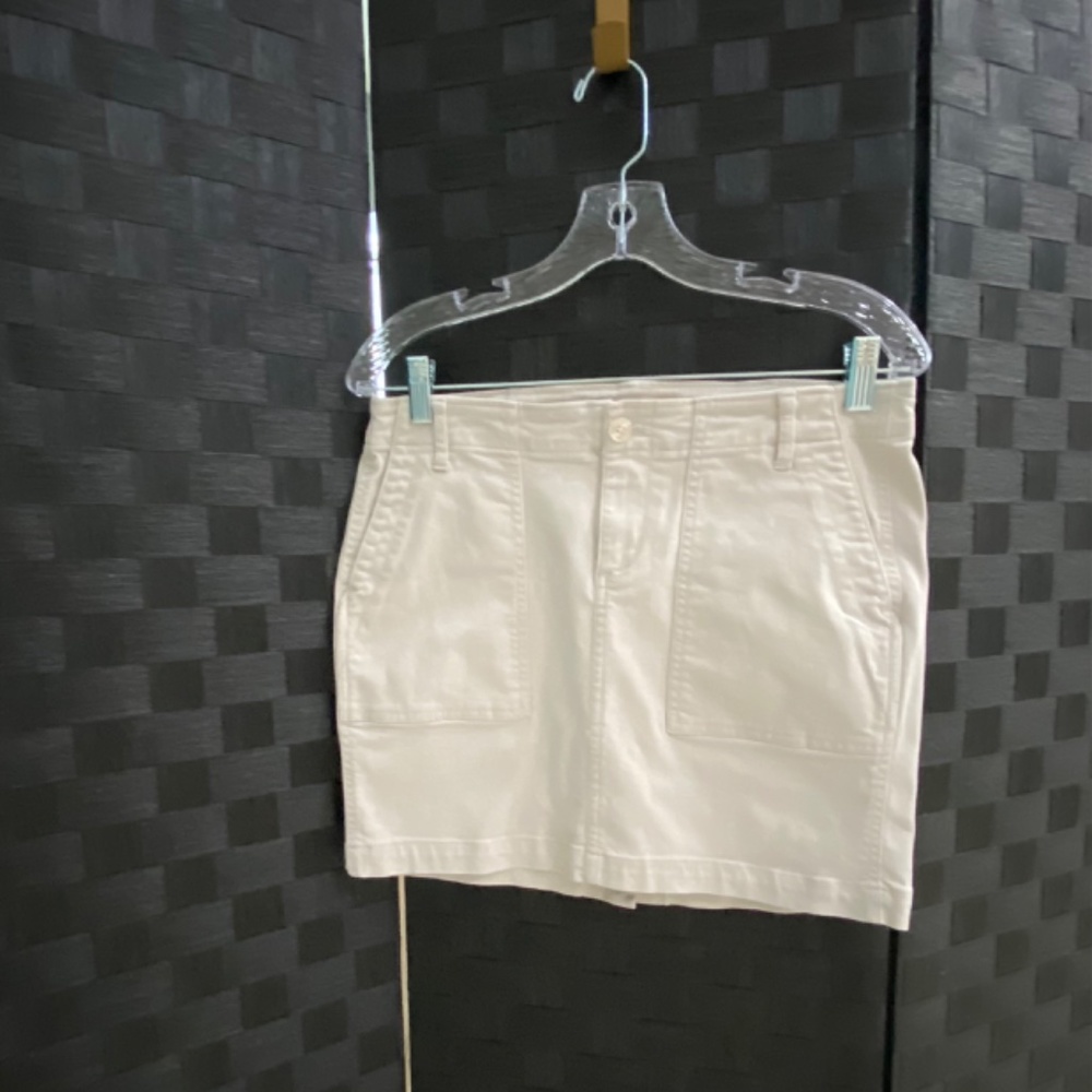 Liverpool, Los Angeles, light beige skirt. Size 6P - Picture 2 of 5